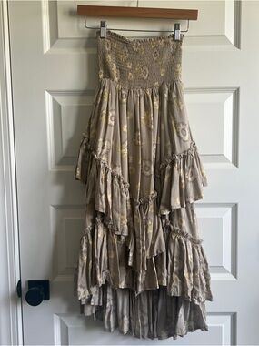 BY TOGETHER For ANTHROPOLOGIE Small Flouncy Tiered Daisy Coastal Cowgirl Smocked